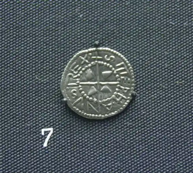 Cross inside a circle on a silver penny of Stephen I of Hungary